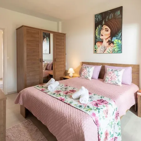 Afrodite's Cosy And Lovely