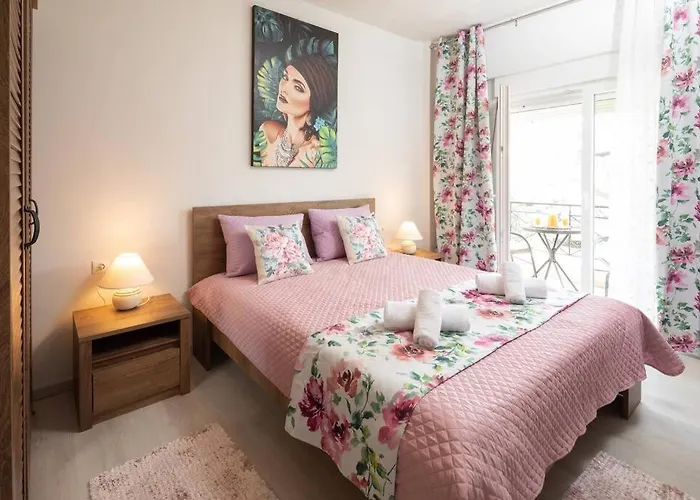 Afrodite's Cosy And Lovely